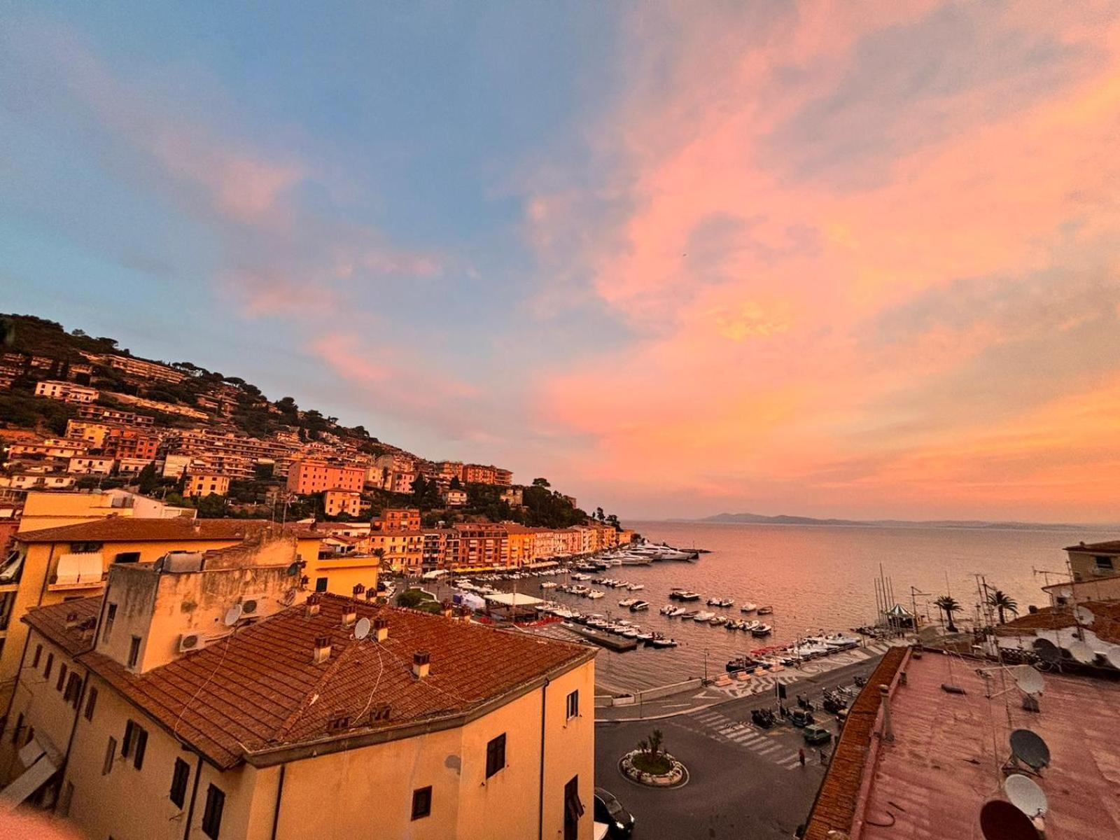 La Casetta In Piazza Porto Santo Stefano  Εξωτερικό φωτογραφία