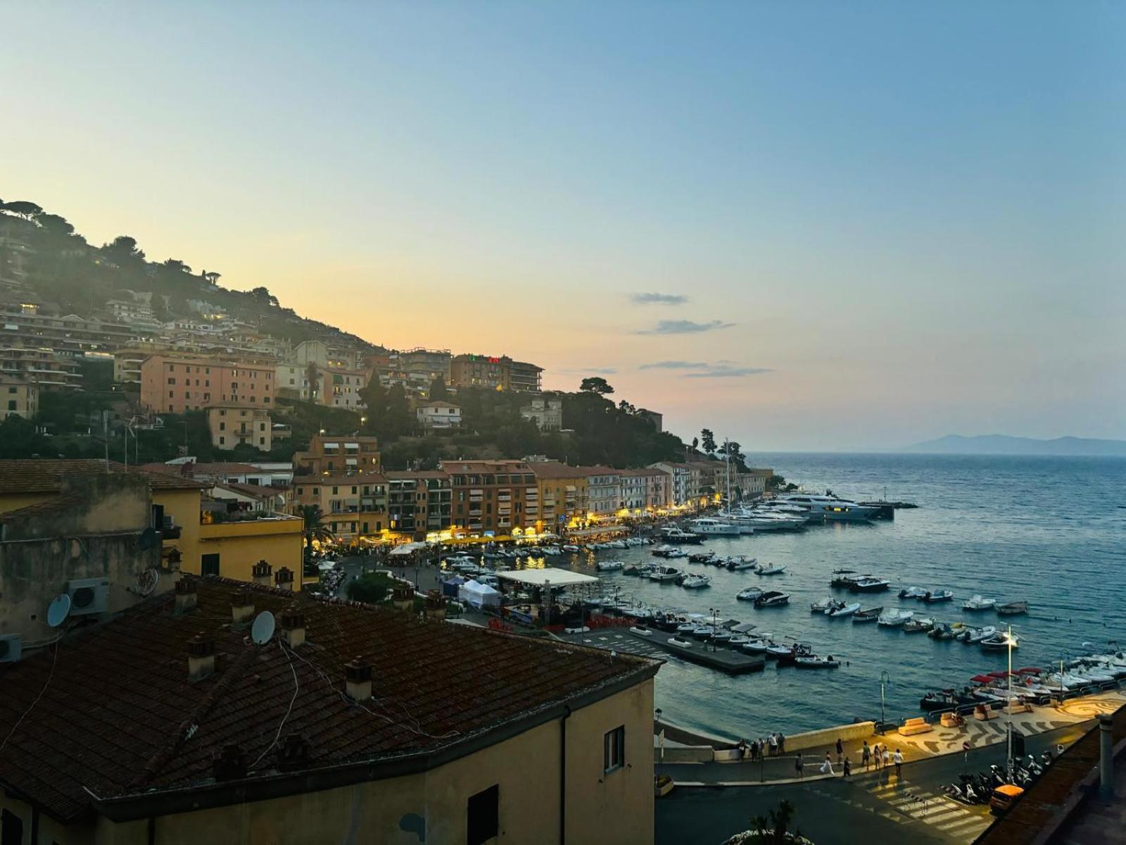 La Casetta In Piazza Porto Santo Stefano  Εξωτερικό φωτογραφία